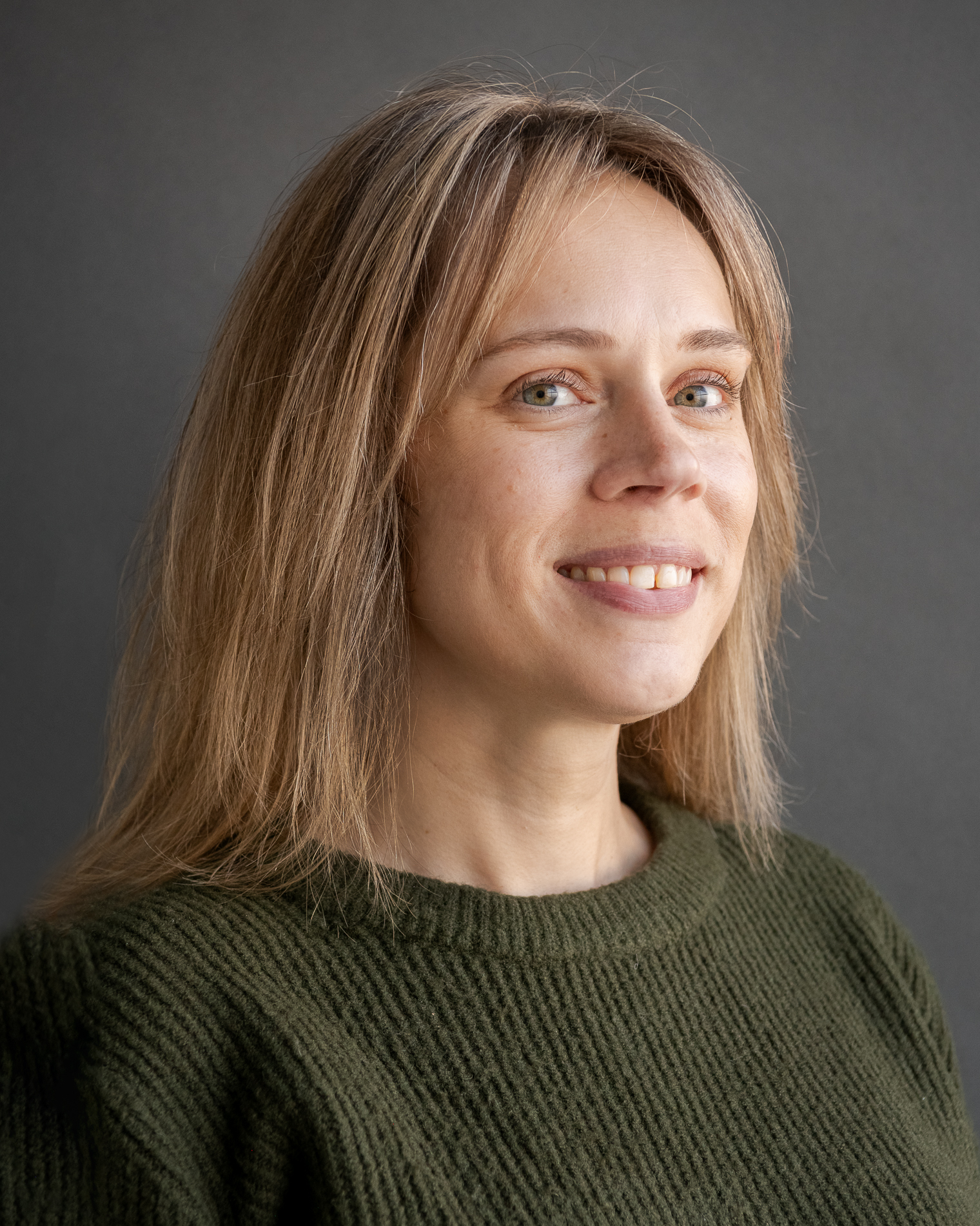 a headshot of Jenn Roland